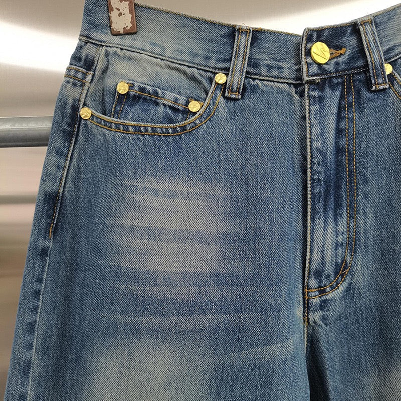Trending eyes jeans