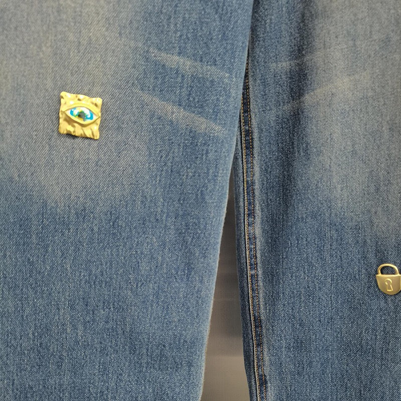 Trending eyes jeans